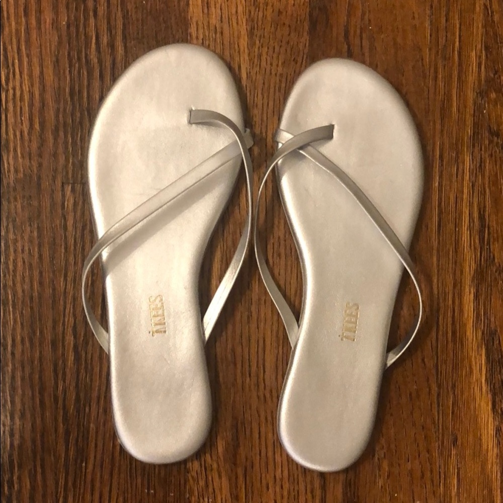 TKEES silver/metallic flip flops - size 8